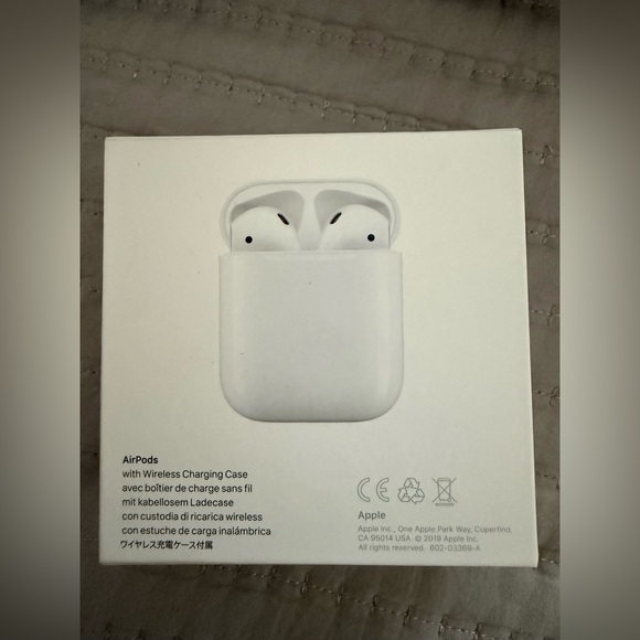 Apple AirPods Second Generation with Lily Pulitzer Case EUC - Picture 6 of 7